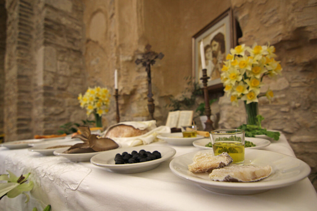 The table of thirteen courses in honor of Saint Joseph