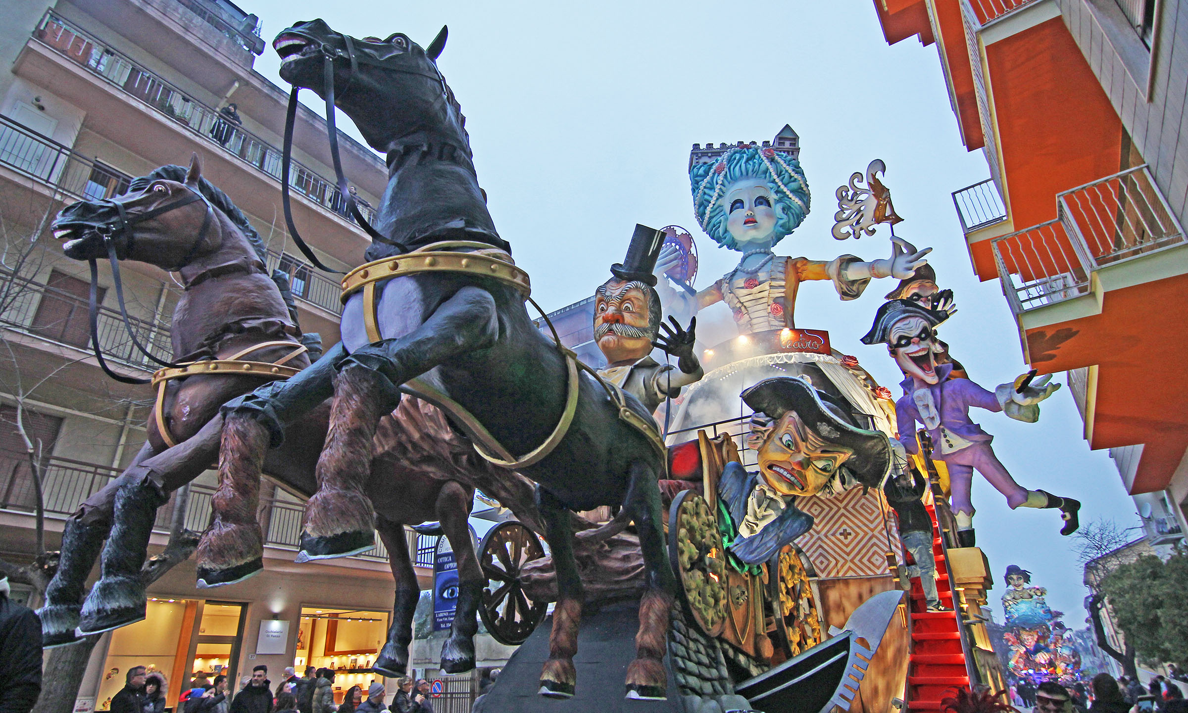 Carnaval de Larino, desfile de las maravillas