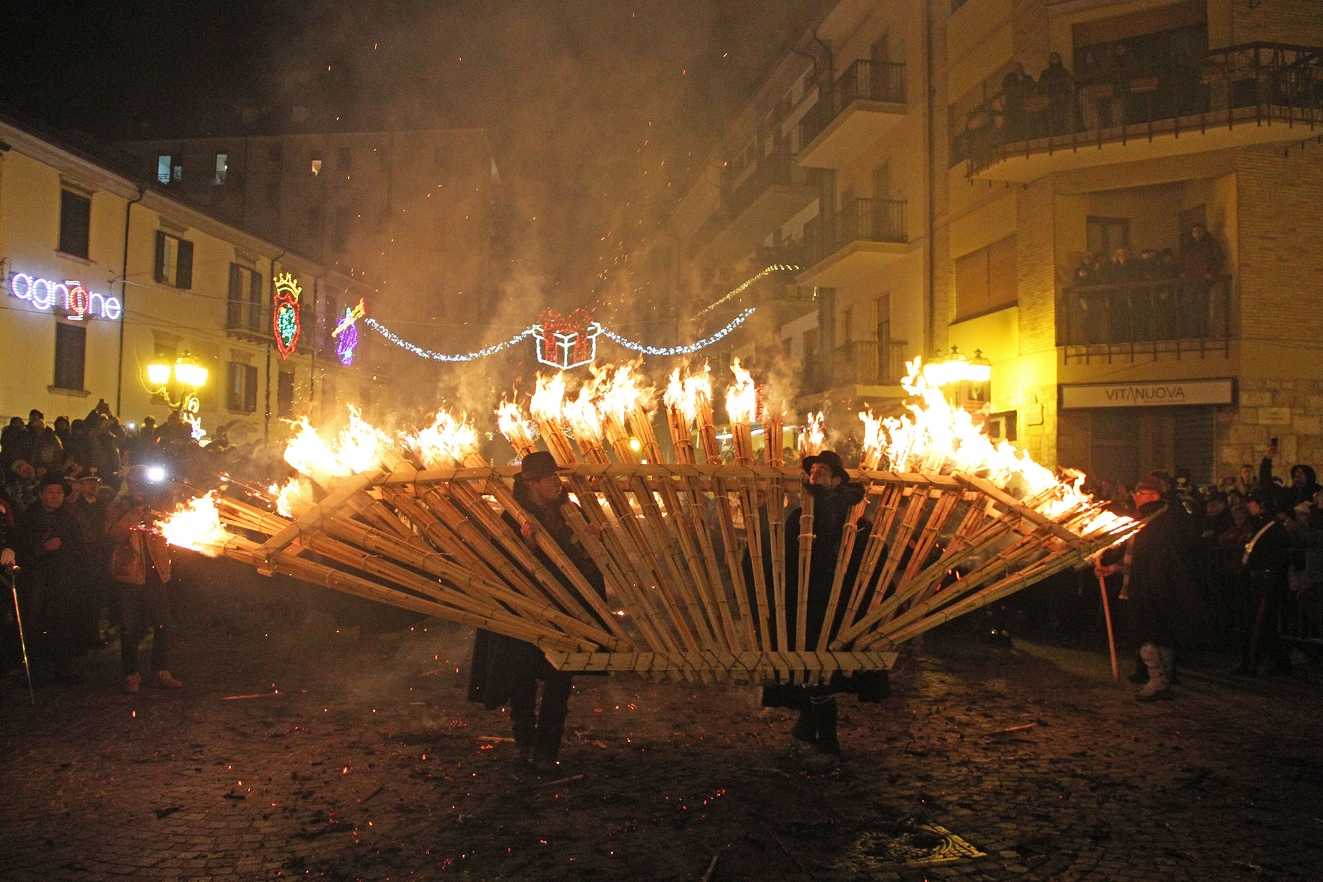 Ritos del fuego, tradiciones navideñas de Molise